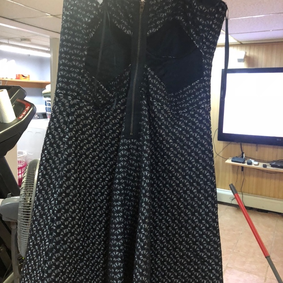 Black dress - Picture 3 of 5